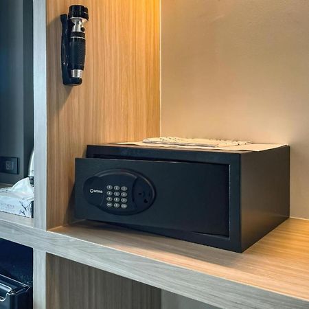 Clarian Hotel Beach Patong Buitenkant foto