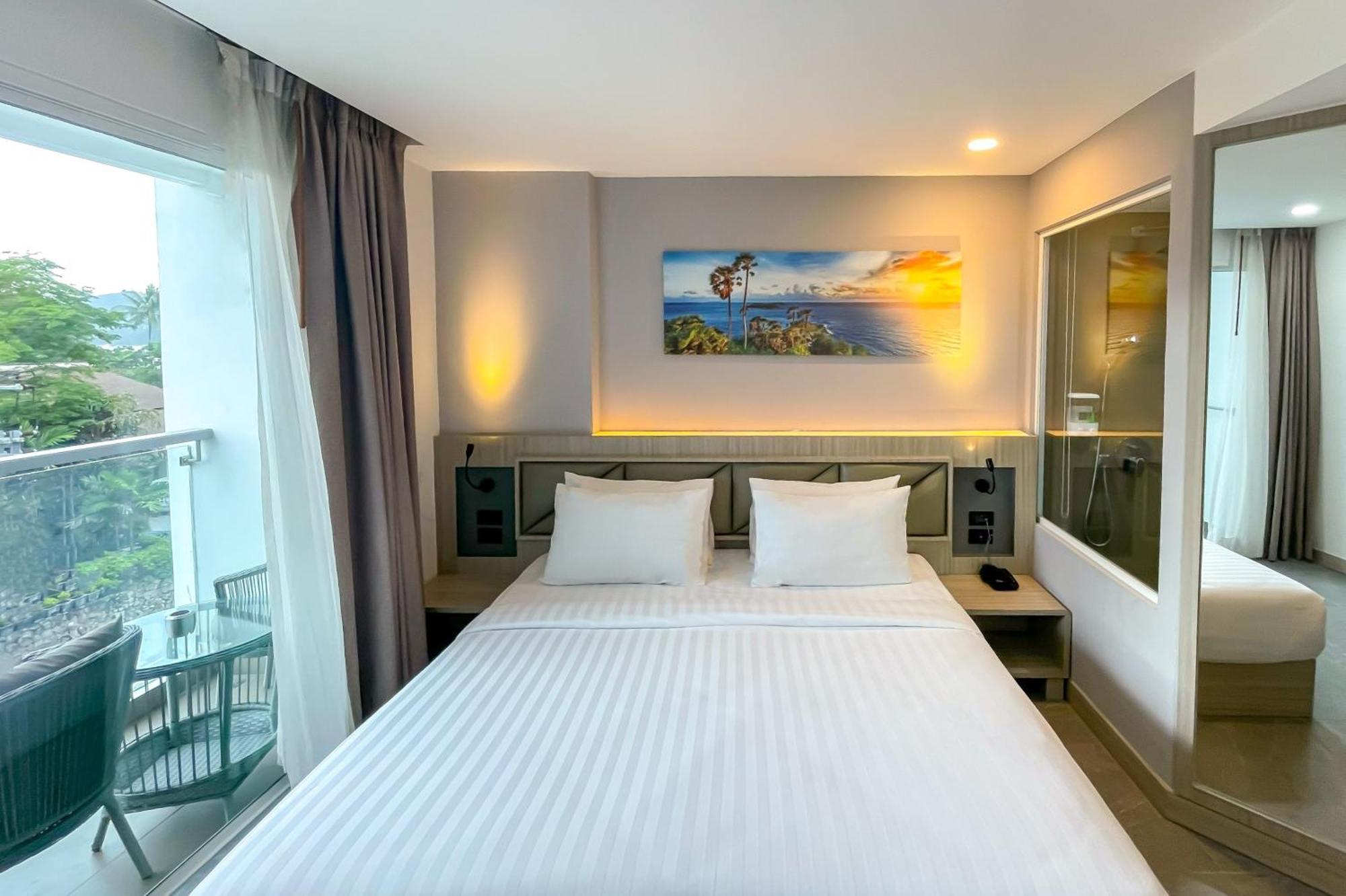 Clarian Hotel Beach Patong Buitenkant foto