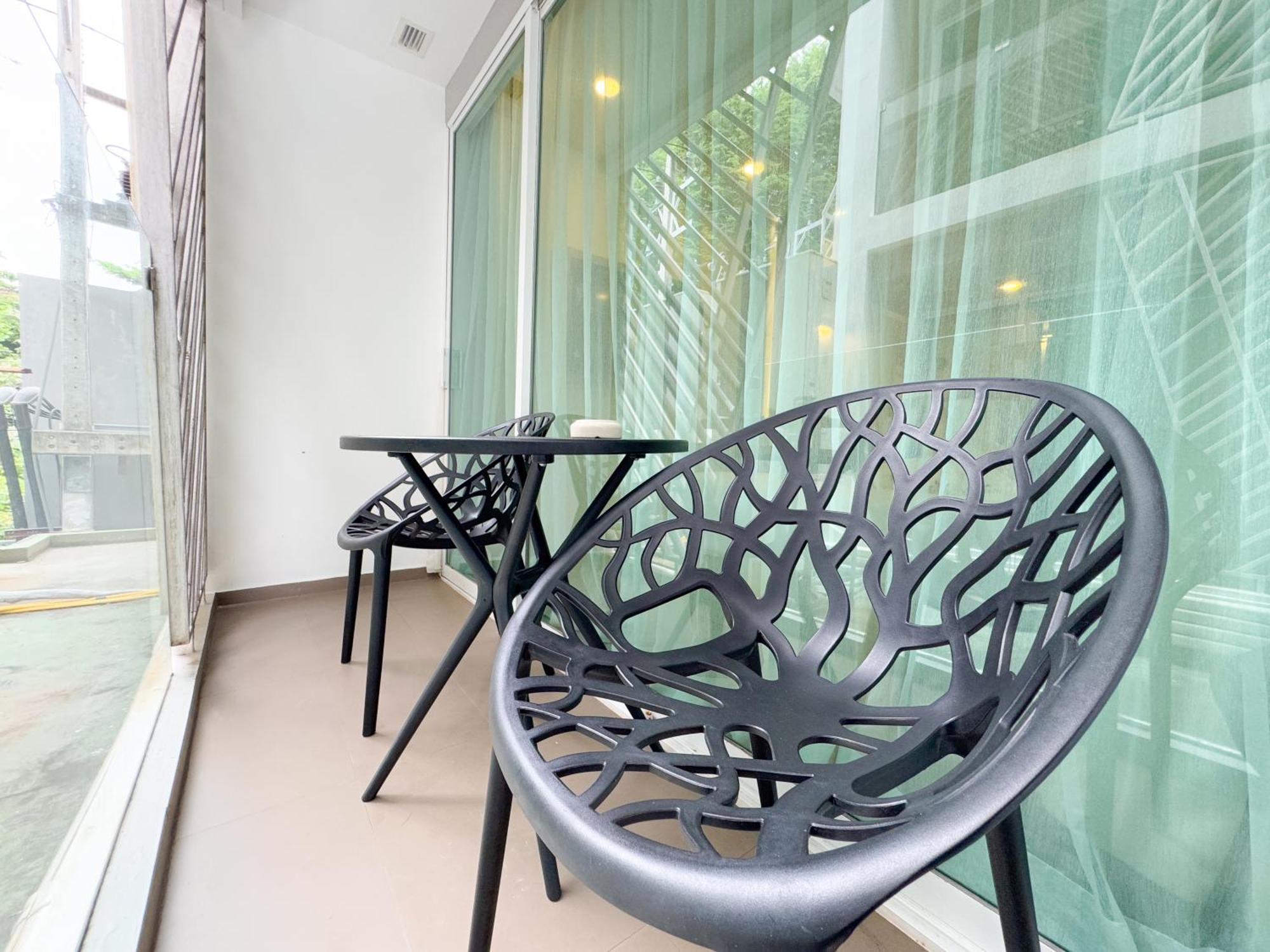 Clarian Hotel Beach Patong Buitenkant foto