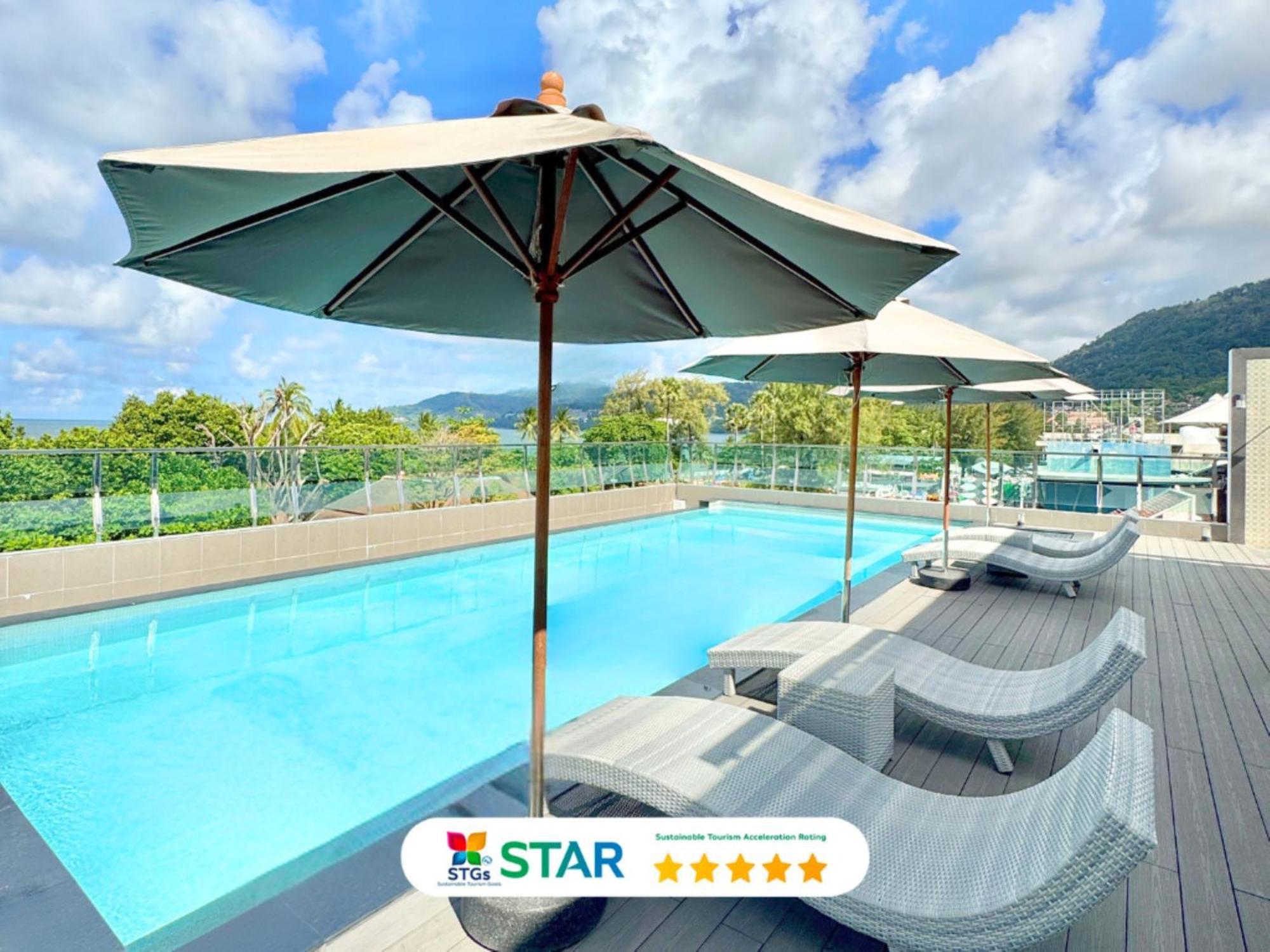 Clarian Hotel Beach Patong Buitenkant foto