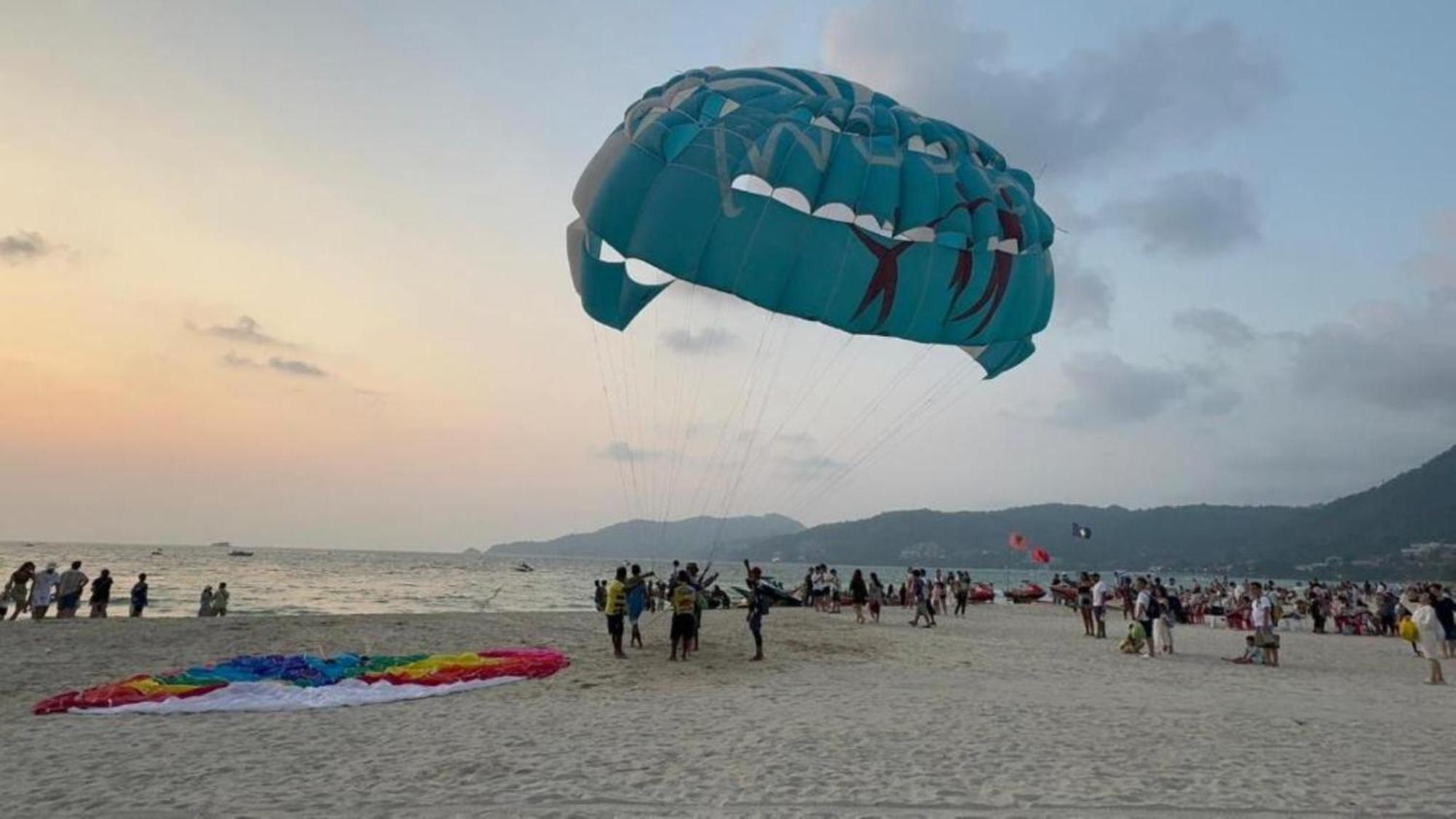 Clarian Hotel Beach Patong Buitenkant foto