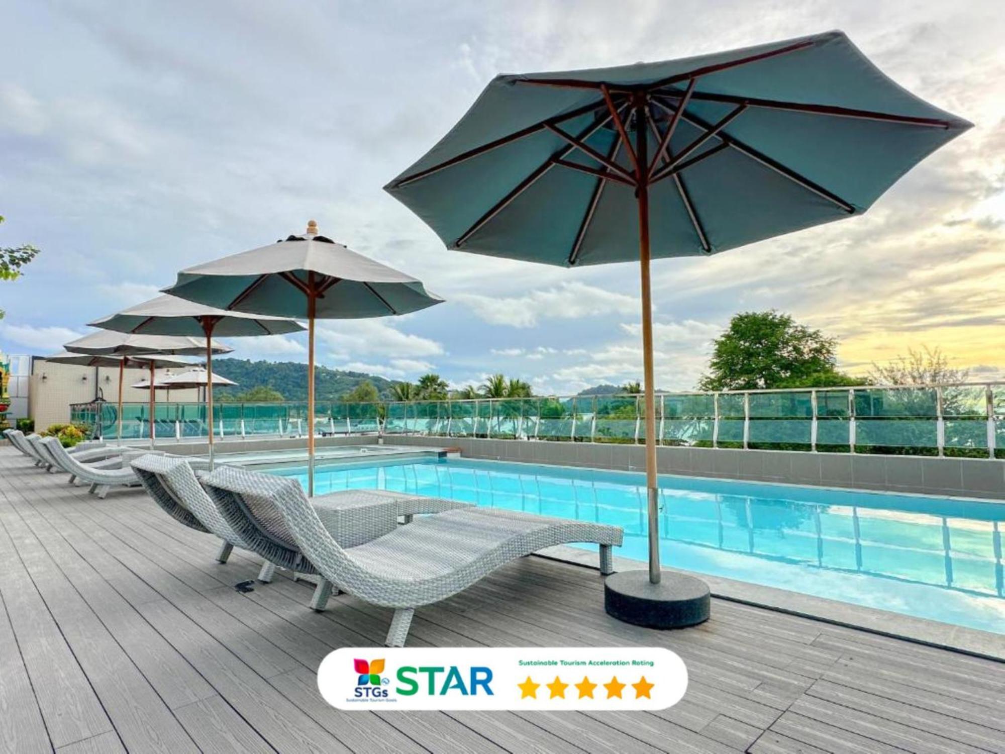 Clarian Hotel Beach Patong Buitenkant foto