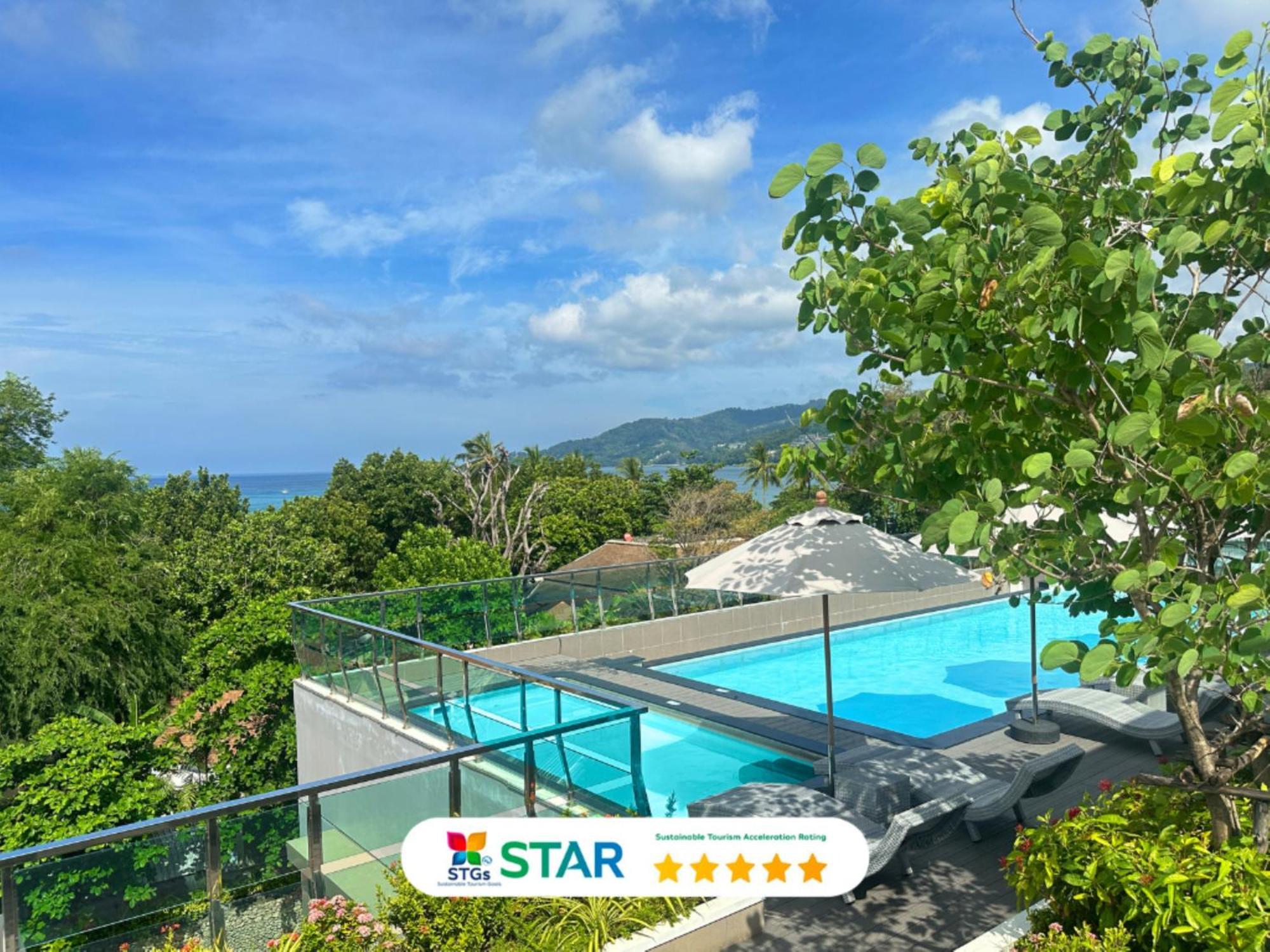 Clarian Hotel Beach Patong Buitenkant foto
