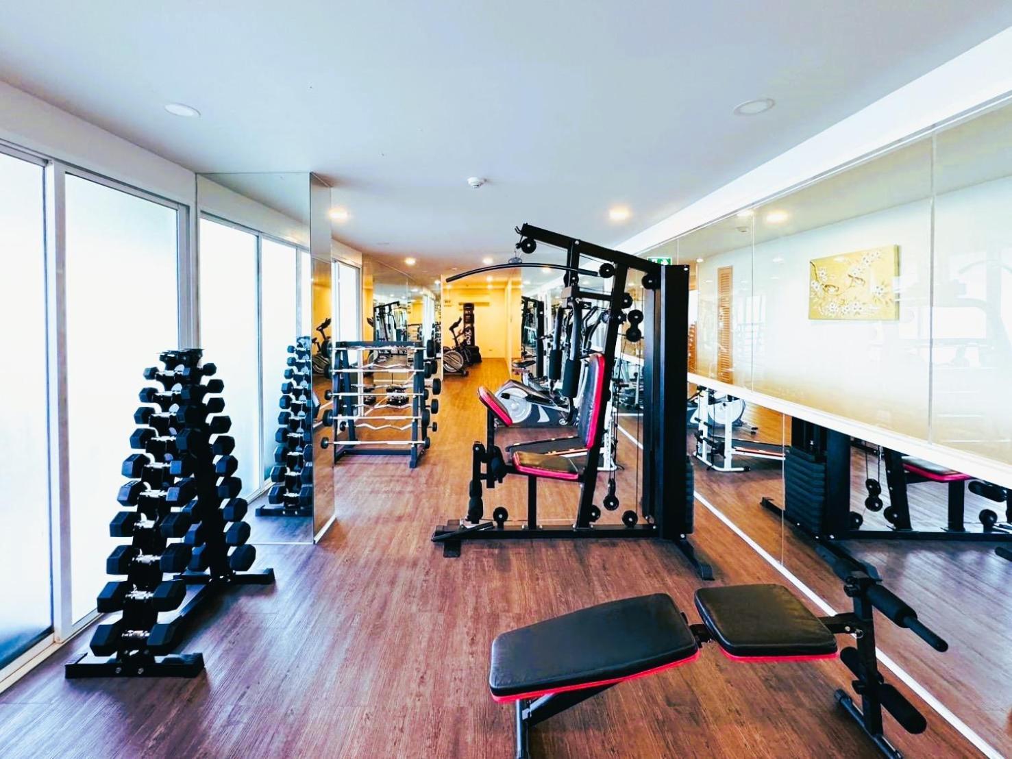 Clarian Hotel Beach Patong Buitenkant foto