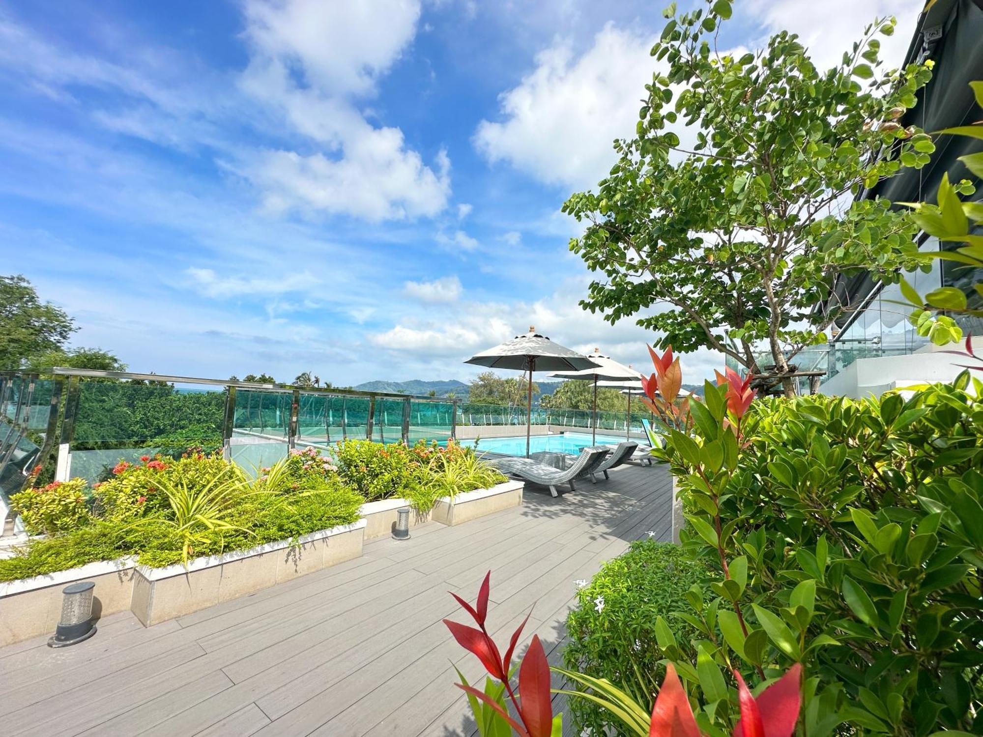 Clarian Hotel Beach Patong Buitenkant foto